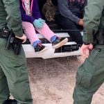 Madre abandona a niño entre la frontera México-EE.UU. ¡ya lo encontraron! Madre abandona a niño entre la frontera México-EE.UU. ¡ya lo encontraron!
