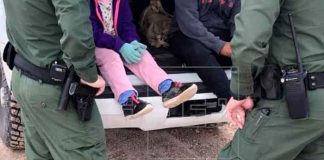 Madre abandona a niño entre la frontera México-EE.UU. ¡ya lo encontraron!