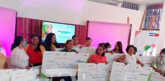 Premiación del MEFCCA al proyecto Nica Mujer en Nicaragua