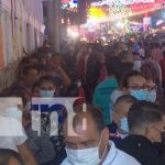 Familias visitaron los altares en la Avenida de Bolívar a Chávez en Managua Familias visitaron los altares en la Avenida de Bolívar a Chávez en Managua