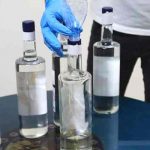 Turquía incauta más de 30.000 litros de alcohol adulterado tras 12 muertes