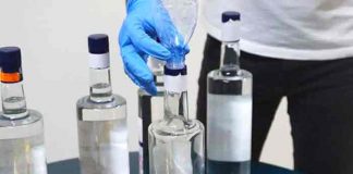 Turquía incauta más de 30.000 litros de alcohol adulterado tras 12 muertes