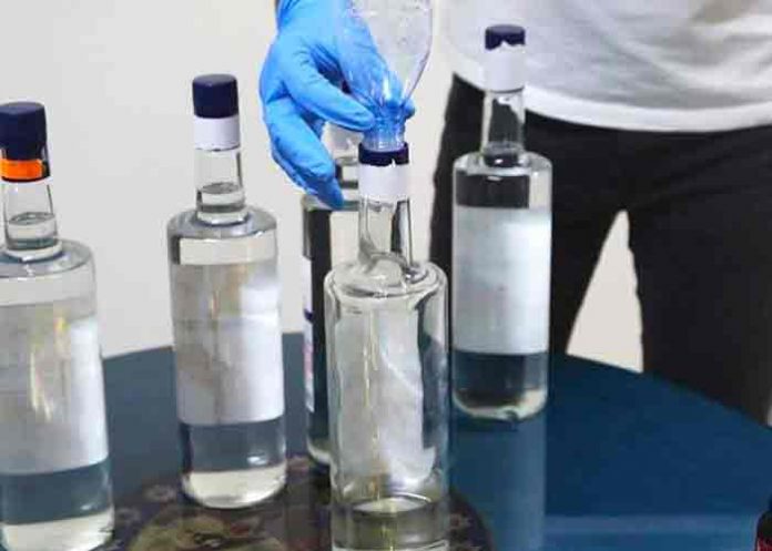 Turquía incauta más de 30.000 litros de alcohol adulterado tras 12 muertes