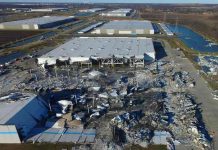 Investigan 6 muertes que dejó un tornado en un almacén de Amazon