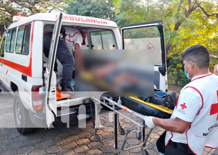 Atención a hombre que sufrió un violento asalto en una comunidad de Rivas