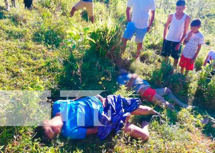 b4 Tres miembros de la banda