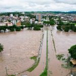 Caos en el noreste de Brasil: Grandes inundaciones por diques colapsados Inundaciones en Bahia, Brasil, por lluvias y diques que colapsaron