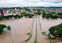 Caos en el noreste de Brasil: Grandes inundaciones por diques colapsados Inundaciones en Bahia, Brasil, por lluvias y diques que colapsaron