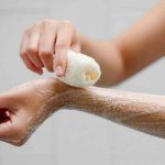 Bañarse diario puede ser perjudicial para la salud, según Harvard