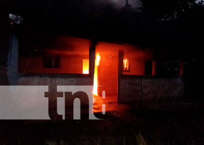 Prende en llamas la casa de su ex pareja en Matiguás