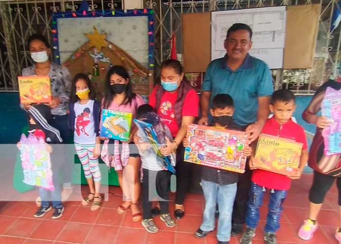 Niñez contenta en Boaco con los juguetes de Navidad
