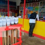 Bomberos de Nicaragua recuerdan recomendaciones para el buen uso de pólvora Puesto de pólvora en Managua