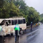 Fuerte accidente entre microbús y rastra deja dos lesionados en Juigalpa, Chontales Accidente de tránsito en Chontales