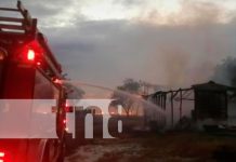 Bodega de polígonos carretera Masaya a Managua sufre incendio Bodega de polígonos carretera Masaya a Managua sufre incendio