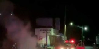 Grupo armado libera a 9 reos de una cárcel de México con coches bomba