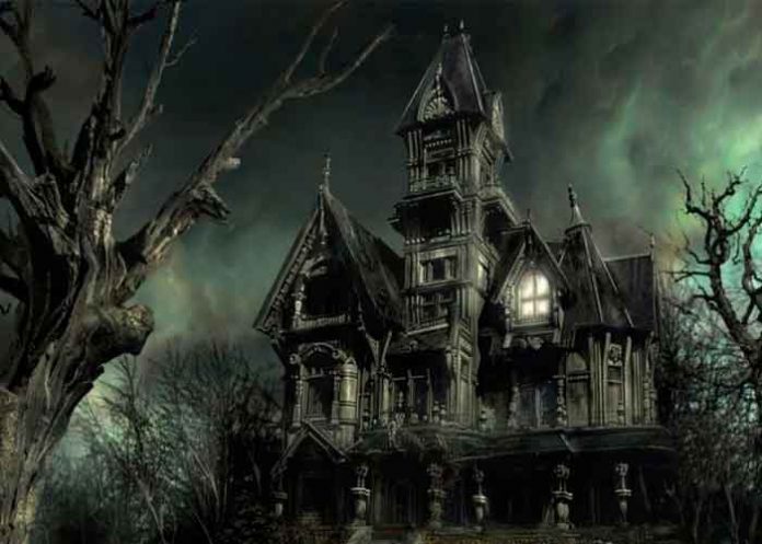 Adolescente fallece de infarto cuando recorría una casa embrujada en Malasia