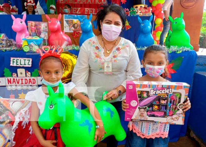 Entrega de juguetes a niños y niñas de Chinandega