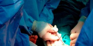 Condenan cirujana en Austria por amputar pierna equivocada a paciente