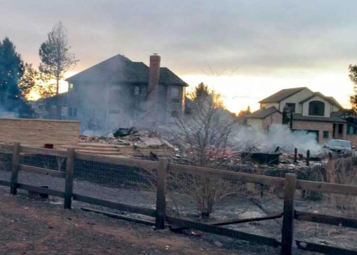 Masivo incendio en Colorado que ha destruido casas
