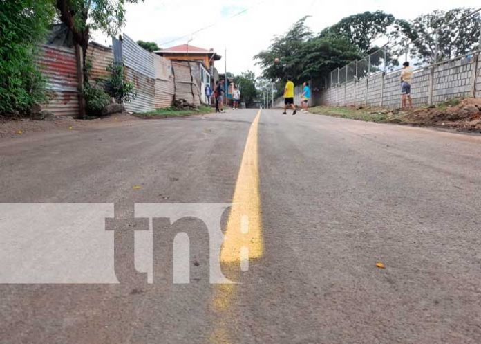 Habitantes del barrio Laureles Sur reciben la Navidad con calles nuevas