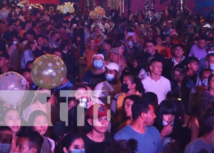 Familias disfrutaron de las noches de compras en Estelí