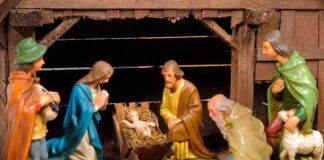 Polémico nacimiento en España hecho con figuras en formas de genitales