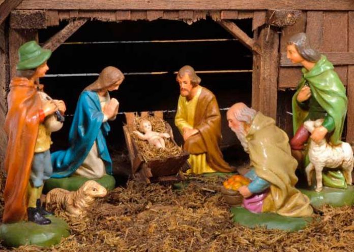 Polémico nacimiento en España hecho con figuras en formas de genitales