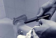 Adolescente muere electrocutada tras caer su móvil a la bañera en Francia Adolescente muere electrocutada tras caer su móvil a la bañera en Francia
