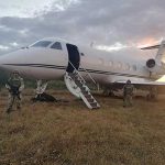 Abandonan avioneta con tonelada de cocaína en frontera de Guatemala Abandonan avioneta con tonelada de cocaína en frontera de Guatemala
