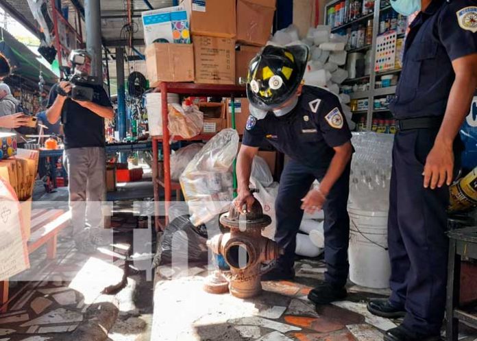 hidrante-mercado-2 Revisión de hidrantes en el Mercado Oriental