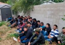Encuentran a más de 80 migrantes en una casa de seguridad en Texas