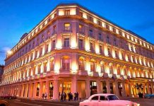 El primer hotel LGBT de Cuba reabre sus puertas en cayo paradisíaco