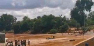 Mueren 23 personas tras hundirse un autobús en un río de Kenia