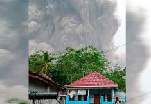 Miles de personas huyen ante la erupción del volcán Semeru en Indonesia