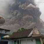 Impresionantes imágenes: Isla envuelta en cenizas tras erupción de Semeru Impresionantes imágenes: Isla envuelta en cenizas tras erupción de Semeru