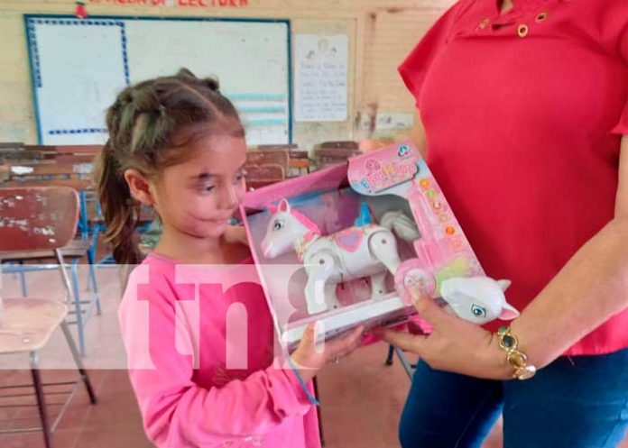 Distribución de juguetes de Navidad para niñez en Jinotega