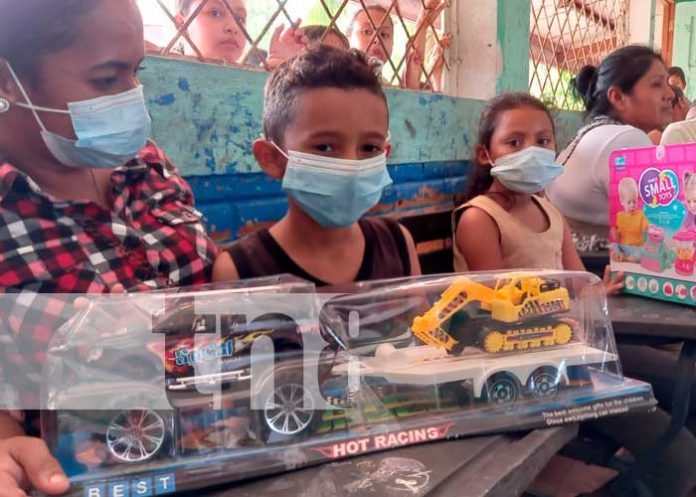 Entrega de juguetes para la niñez en Río San Juan