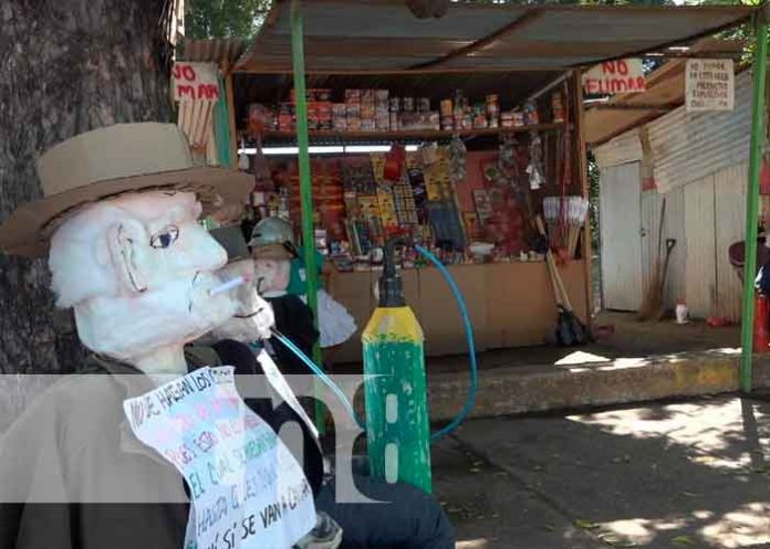 l1 Llegan los tradicionales viejos con tanques de oxígeno en León