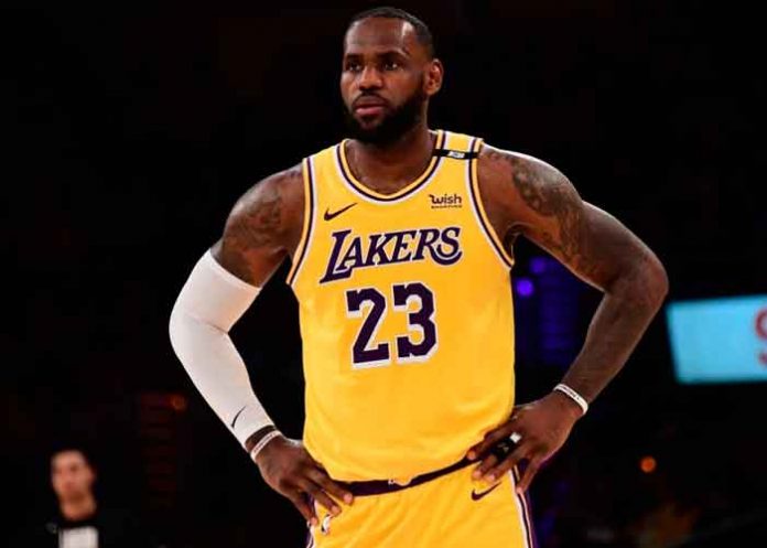 LeBron iguala un récord de Michael Jordan como anotador