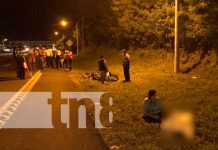 Impacta contra un poste metálico en León