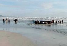 Diez muertos y decenas de desaparecidos tras naufragio de un barco en Malasia