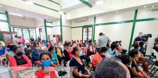 Entrega de créditos a grupos solidarios de Managua