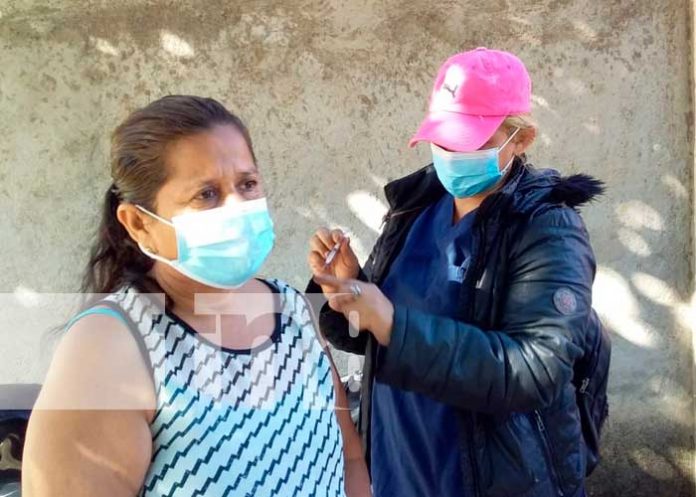 Brigadistas de vacunación en el barrio La Luz, Managua