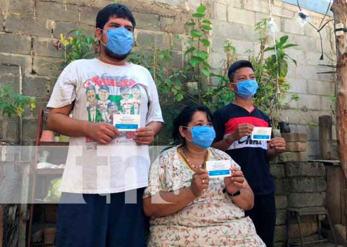 Familias del Distrito VI en Managua reciben vacunación casa a casa