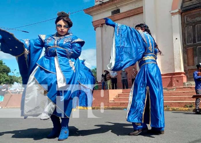 Los Masayas recorren las calles con bailes folclóricos
