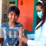 Vacunan de forma voluntaria contra el COVID-19 a familias de Mateare Vacunación casa a casa en el municipio Mateare