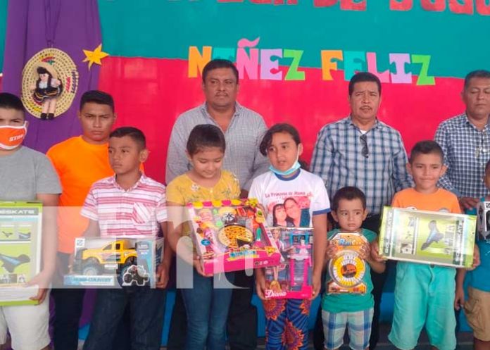 matiguas-juguetes-01 Entrega de juguetes en colegio de Matiguás