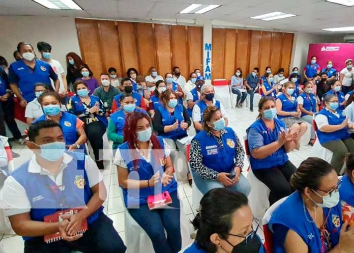 mifan-sida-03 Autoridades y personal del Ministerio de la Familia en Nicaragua