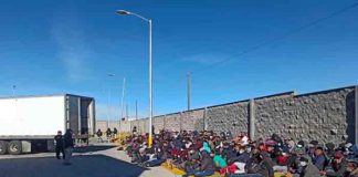 Hallan 210 migrantes dentro de un tráiler en México