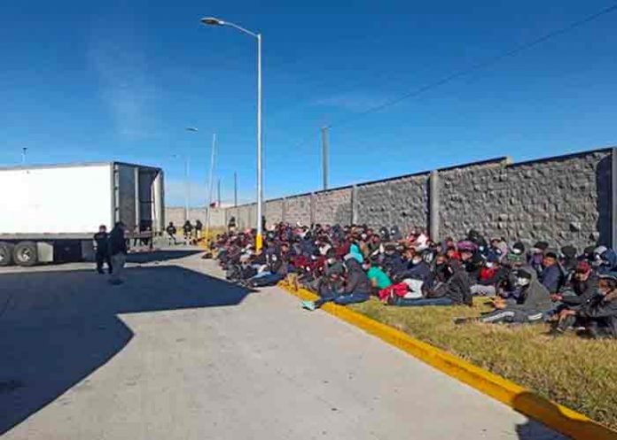 migrantes-mexico- Hallan 210 migrantes dentro de un tráiler en México
